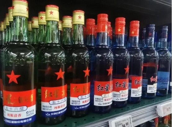 红星二锅头的仿冒品,红星二锅头造假窝点