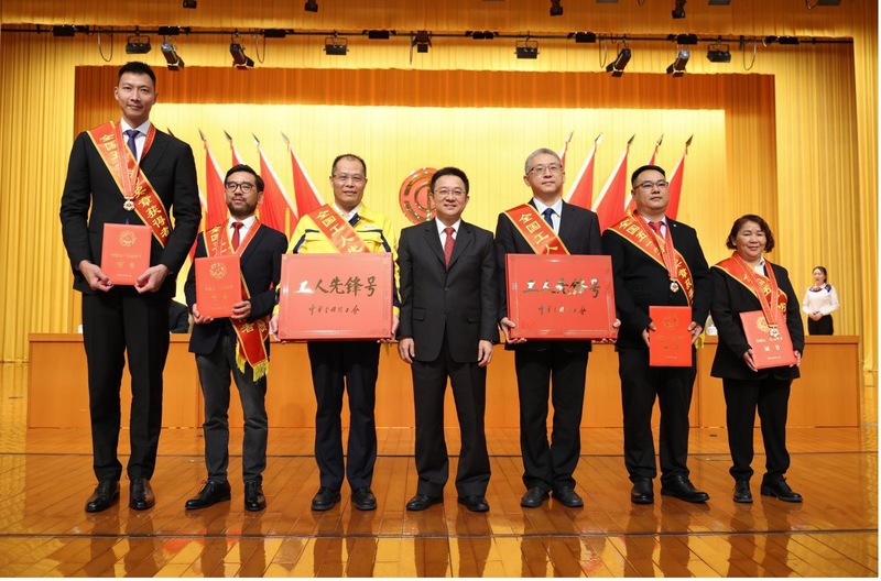 易建联五一奖章,劳动模范易建联