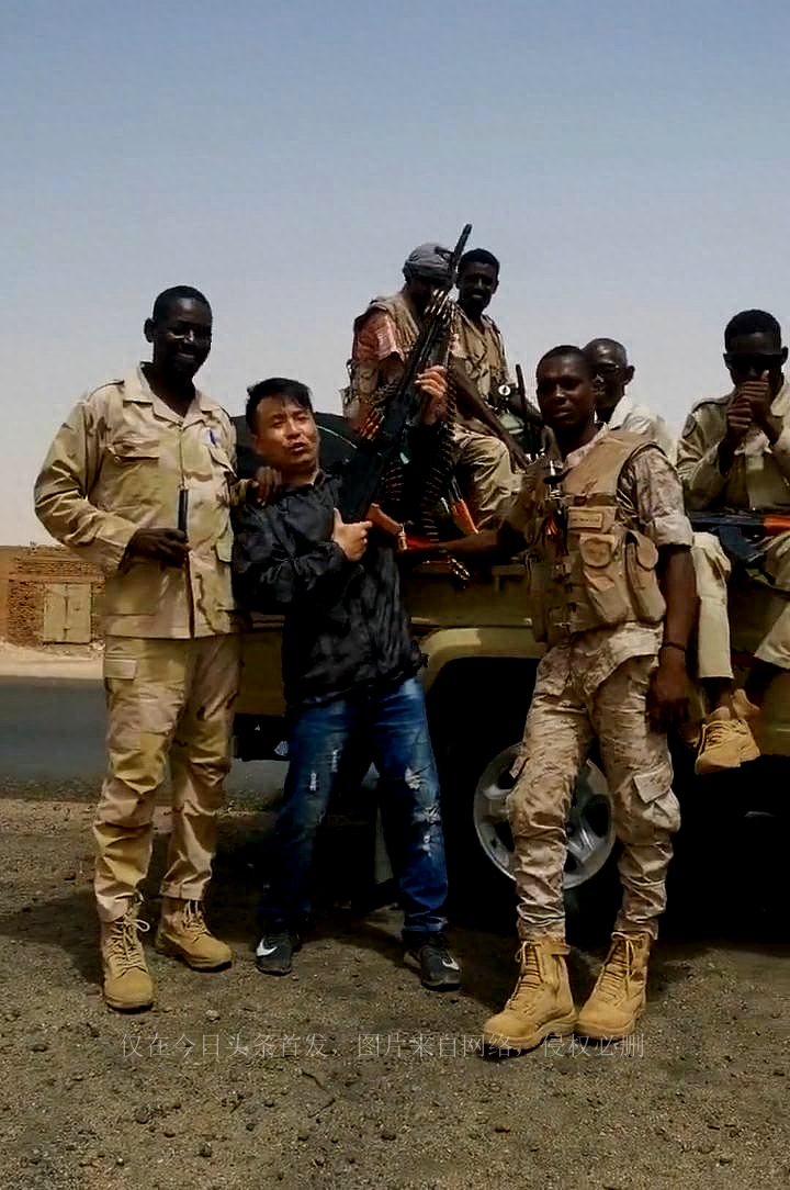 中国撤侨车队爆胎帮忙换胎,苏丹撤侨吴京战狼网友评论