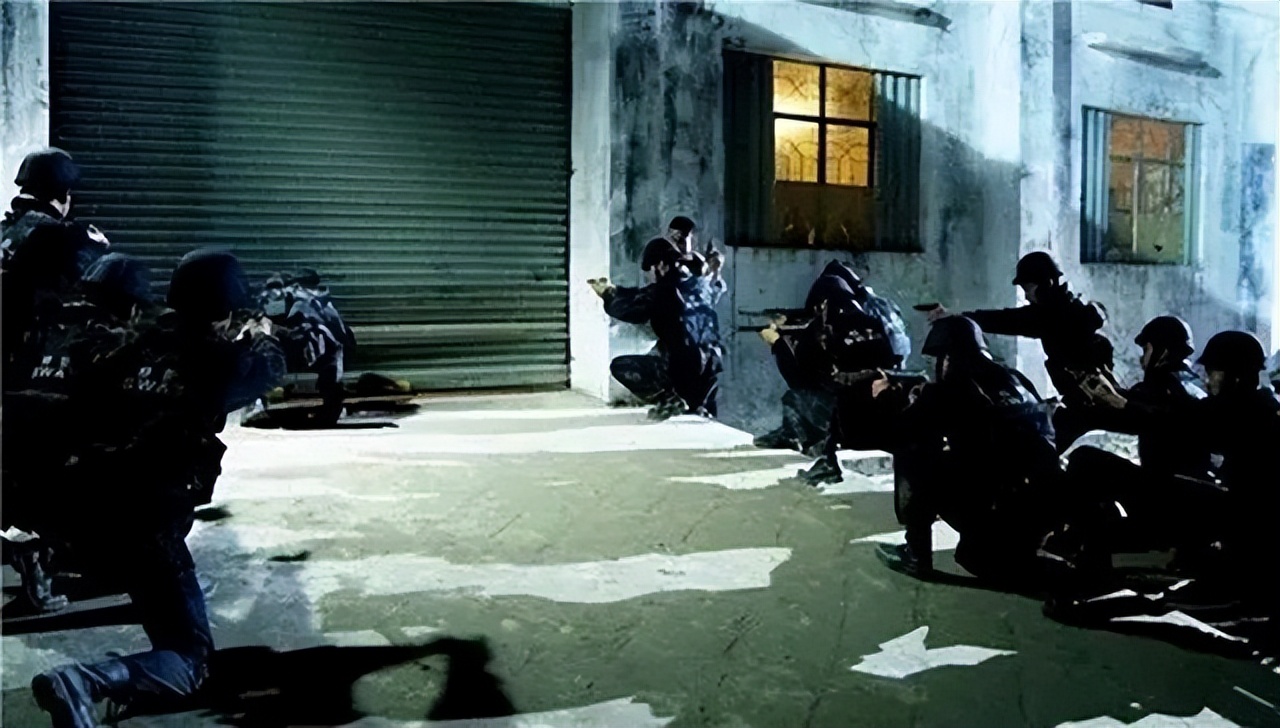 民警潜伏毒窝被发现,25岁民警猝死在派出所