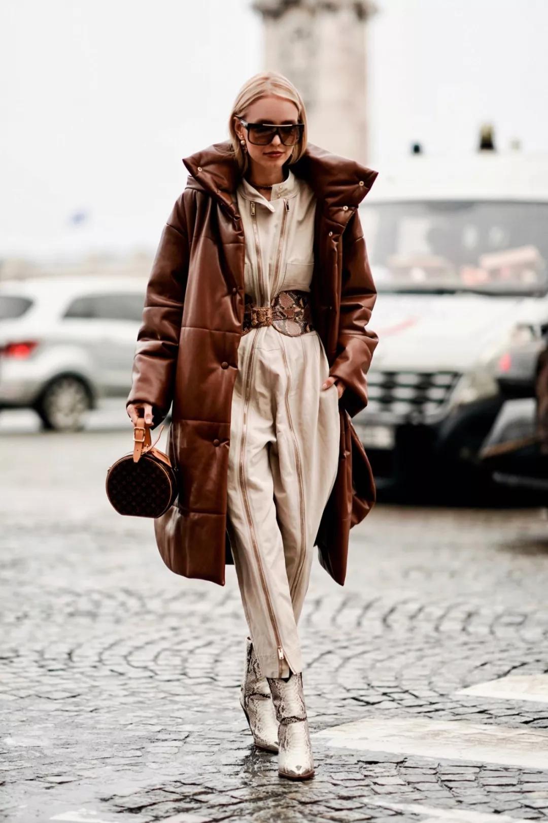 驼色外套内搭什么色彩打底,158梨形身材驼色大衣搭配高级感