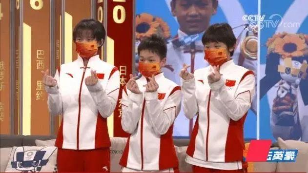 奥运冠军全红婵与他人合影,奥运冠军全红婵简历