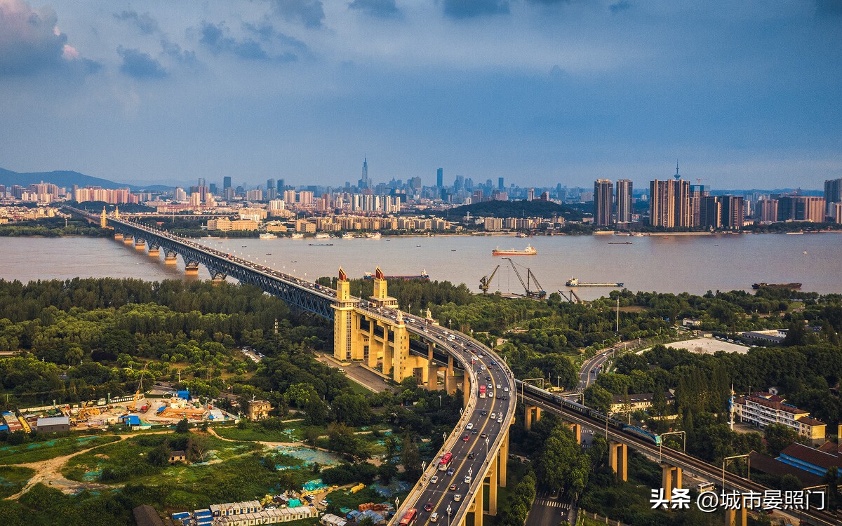 6大发达省竞争有多激烈？港台反超澳门，江苏也只能垫底