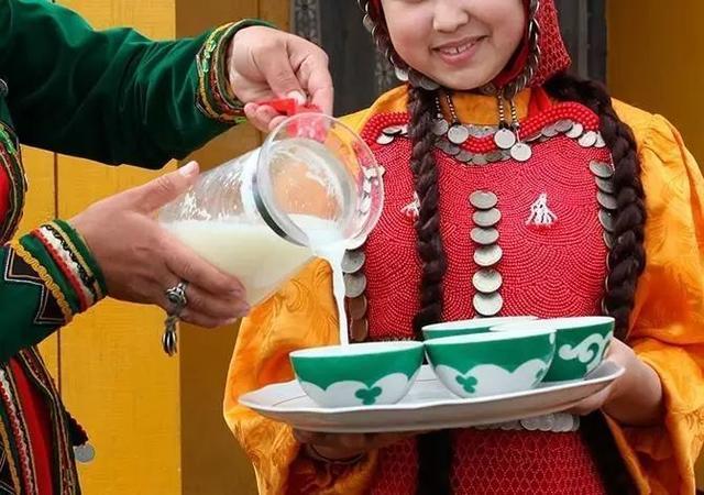 内蒙古美食马奶酒,内蒙古草原马奶酒什么时候最好喝