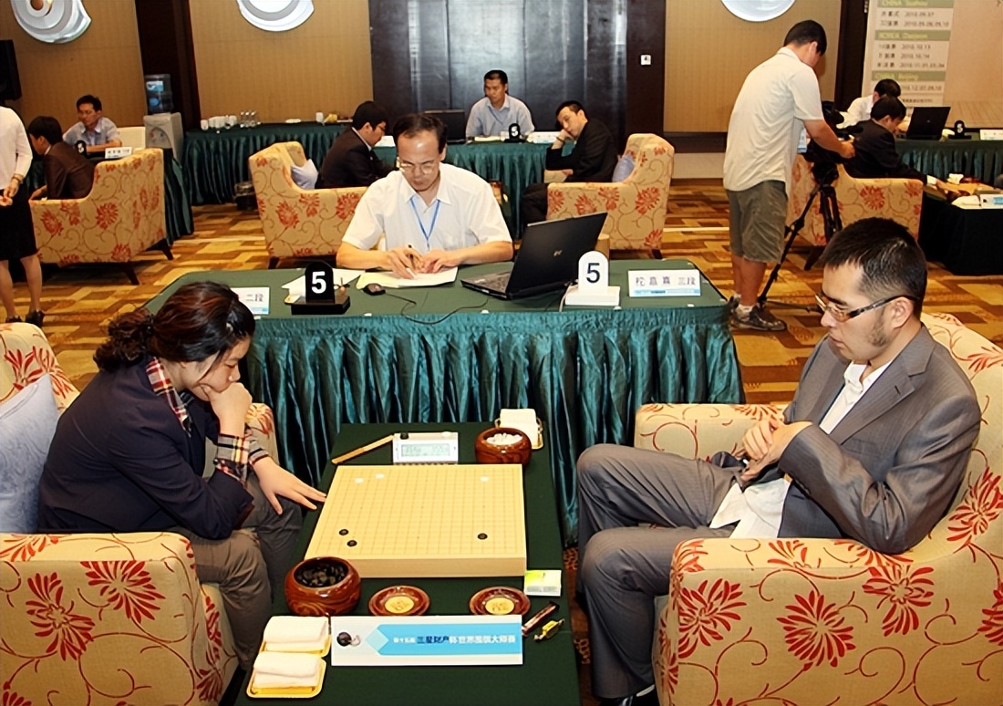 韩国女滑冰运动员退役,三星杯决赛柯洁柁嘉熹