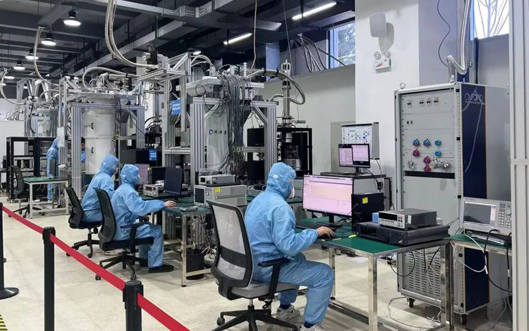 ASML总裁前脚访华，日本后脚做出选择，外媒：中国全都不买了