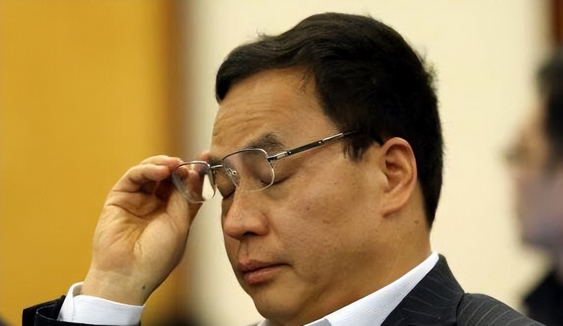 名校学霸毕业4000月薪,清华学霸拿到5亿融资