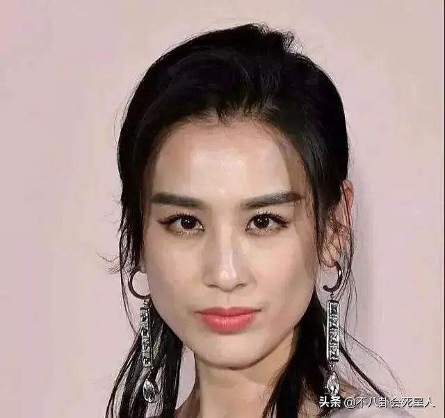 发腮堪比毁容的女星,发腮成大方脸