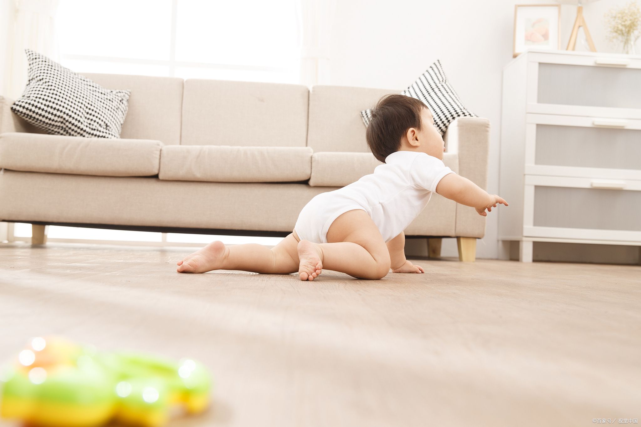 宝宝对声音不敏感正常吗,宝宝对声音有反应但是不追声