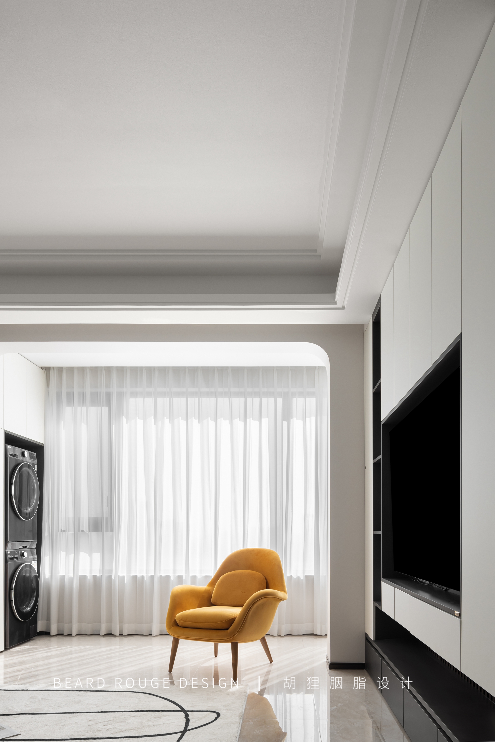 太平鸟克莱因蓝撞色羽绒服女,克莱因蓝撞色卫衣女