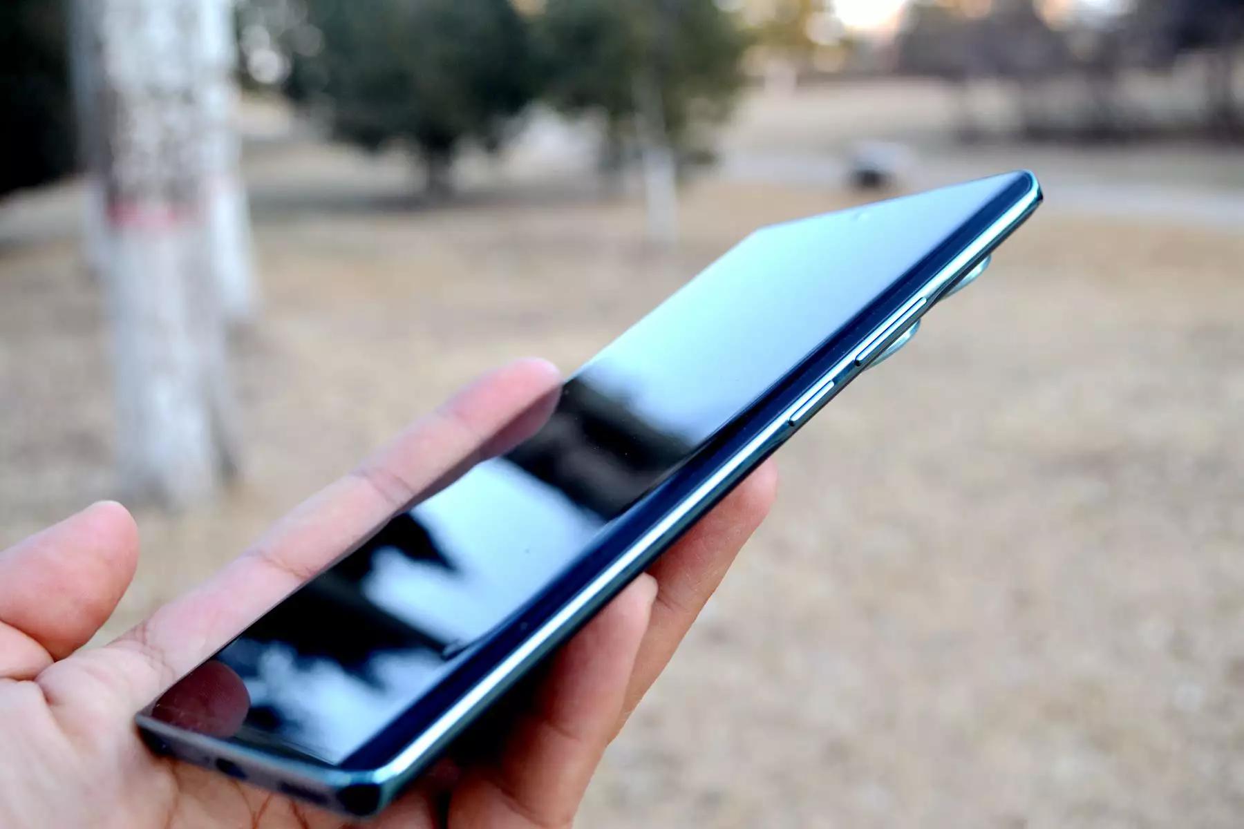 仅搭载了骁龙782，聊聊凭啥荣耀80能在一众旗舰机里杀出圈