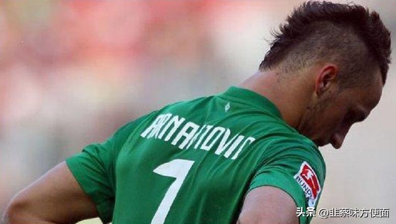 足坛奇葩受伤史,足坛8大奇葩受伤视频