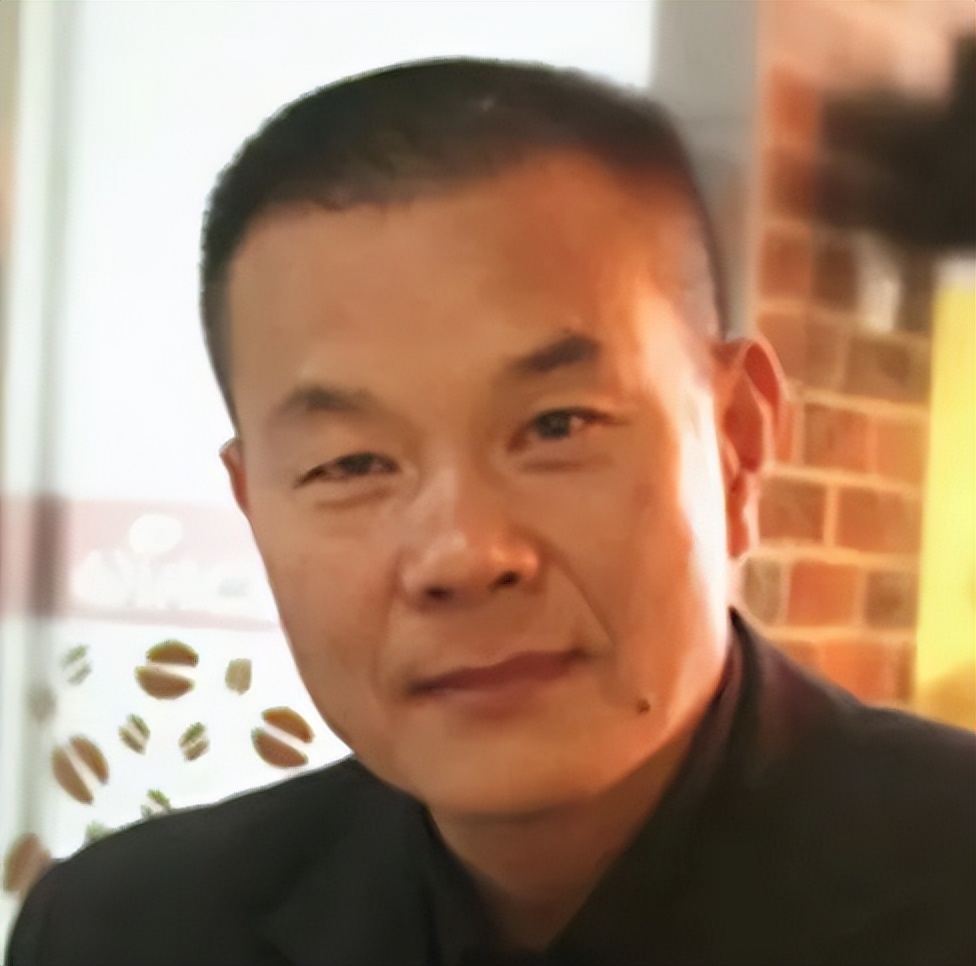 秦成兵诗选｜春天围在城市的脖颈上，像少年把每一个事物赋予梦想