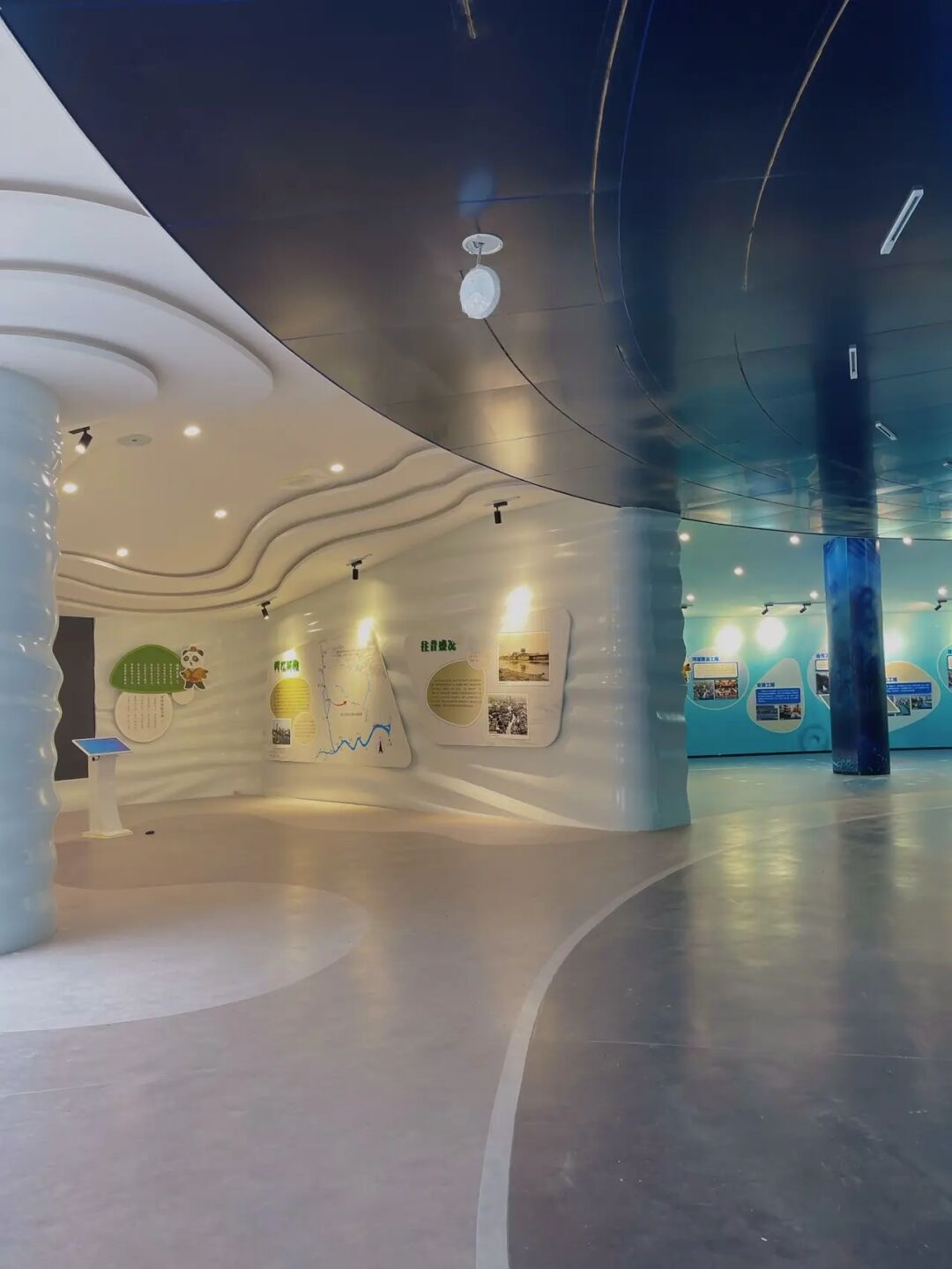 成都上新被施了魔法的“无蚊公园”!逛朋克风夜市、奇异洞穴书店