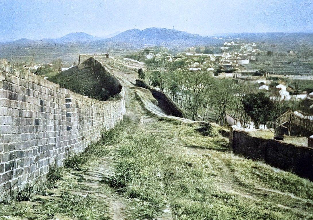 日军兽行：当着男人的面玷污了女儿，临走还残忍割下妻子乳房