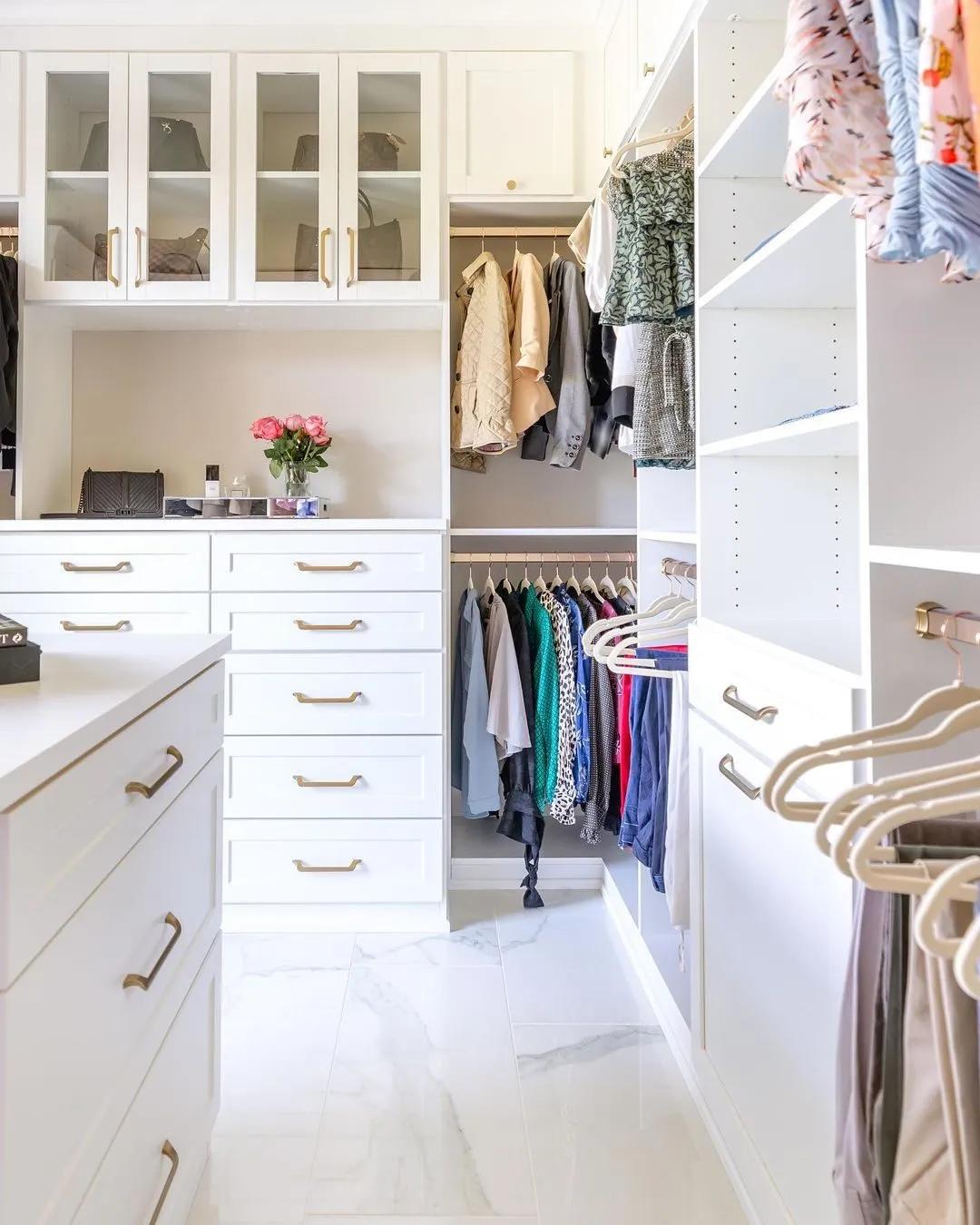 走入式衣帽间要做多大最合适,家庭步入式衣帽间设计尺寸