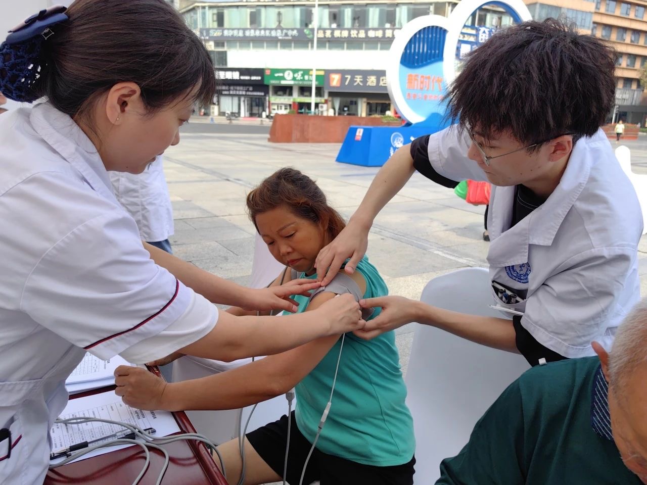 中华慈善日江油市第三人民医院开展“正心”工程宣传活动