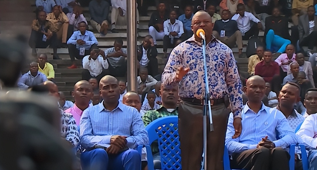 神奇的非洲饮料：柠檬水兑汽油卖100一瓶，天天被抢断货