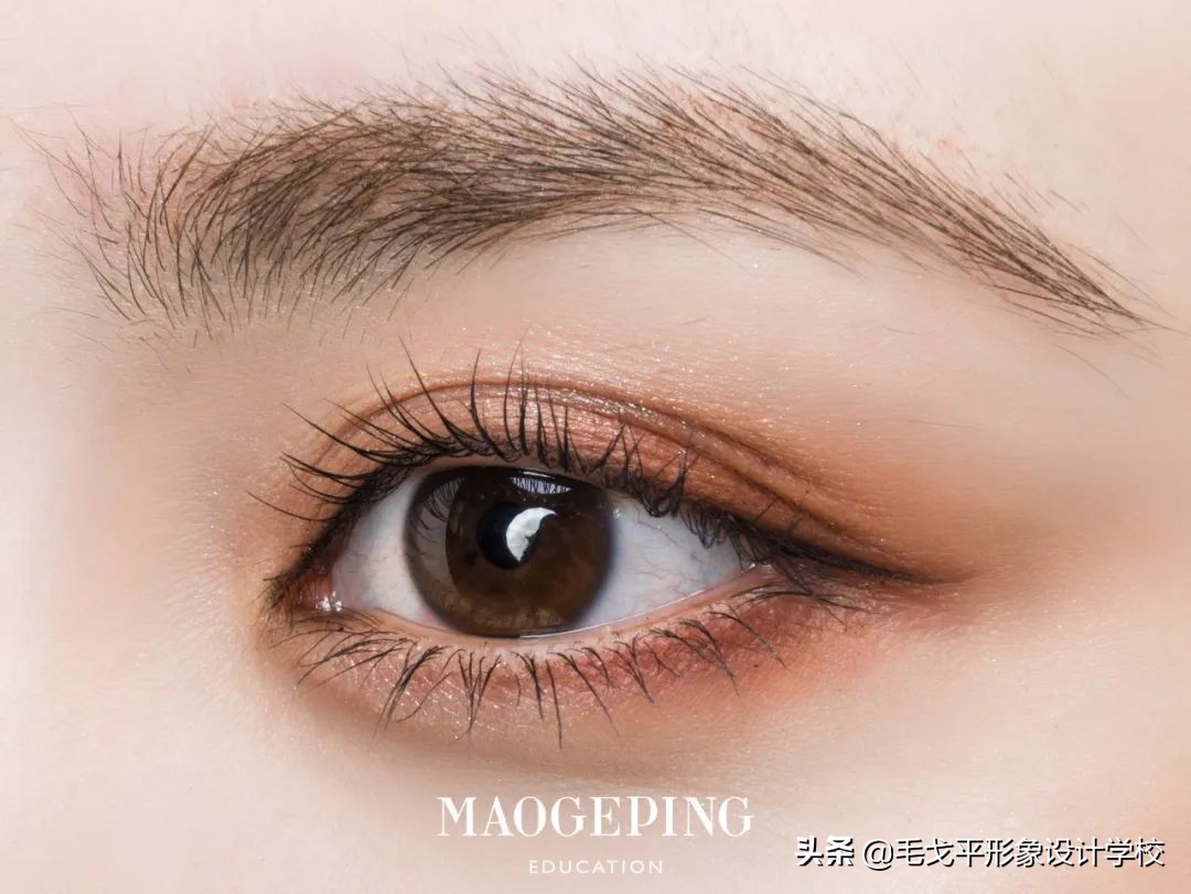 眼妆画着有点脏是什么原因,眼妆显脏是什么原因引起的