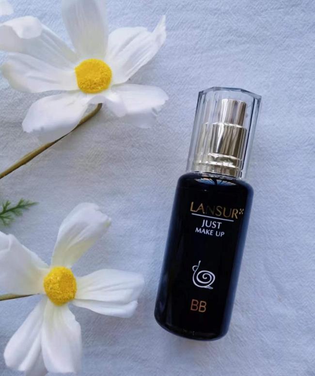 底妆一瓶搞定,兰瑟蜗牛bb霜浅肤色不会很假白吧