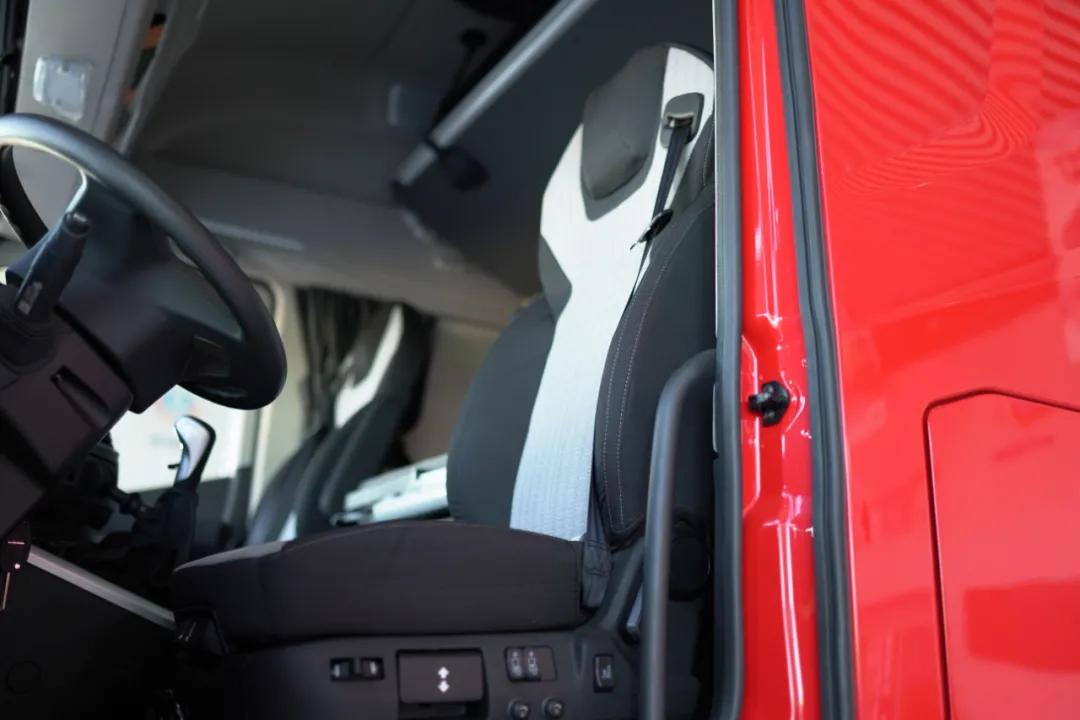 上汽红岩杰狮h6牵引车试驾报告,上汽红岩杰狮h6欧标版