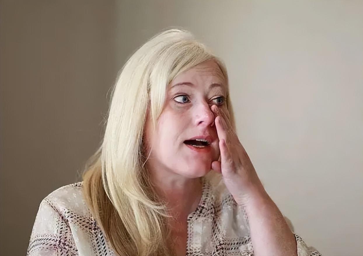 10年，美国夫妇领养6岁女孩后，家中怪事频发，意外发现养女22岁