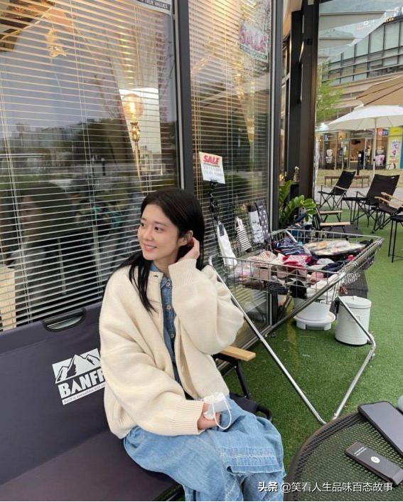 童年女神张娜拉晒猫照依旧童颜,38岁张娜拉罕见晒素颜照