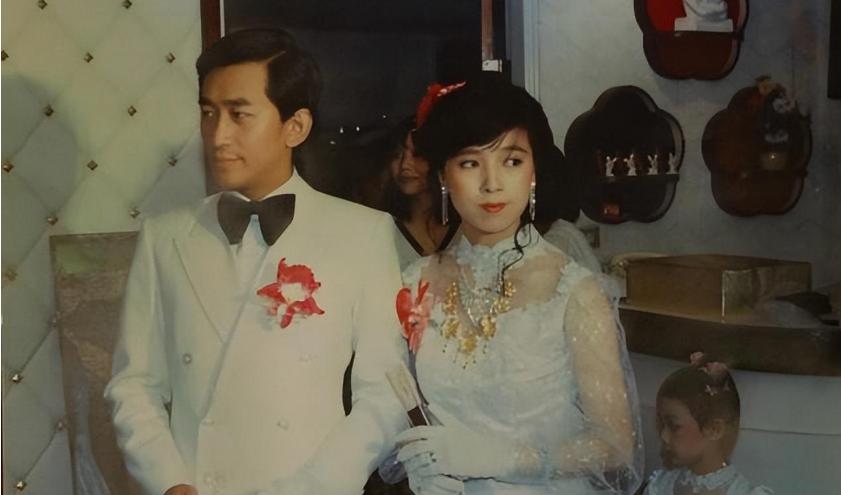 许纯美25岁照片,许纯美背后汹涌情史的秘密