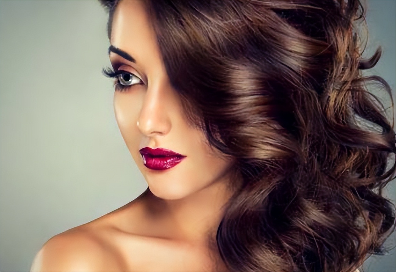 头皮痒抠出白泥是怎么回事,头皮抠出白泥头皮瘙痒如何治疗