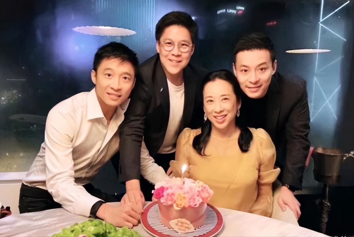 霍启刚发文“诉苦”:约晶晶看演唱会,却因儿子要考试遭太太拒绝