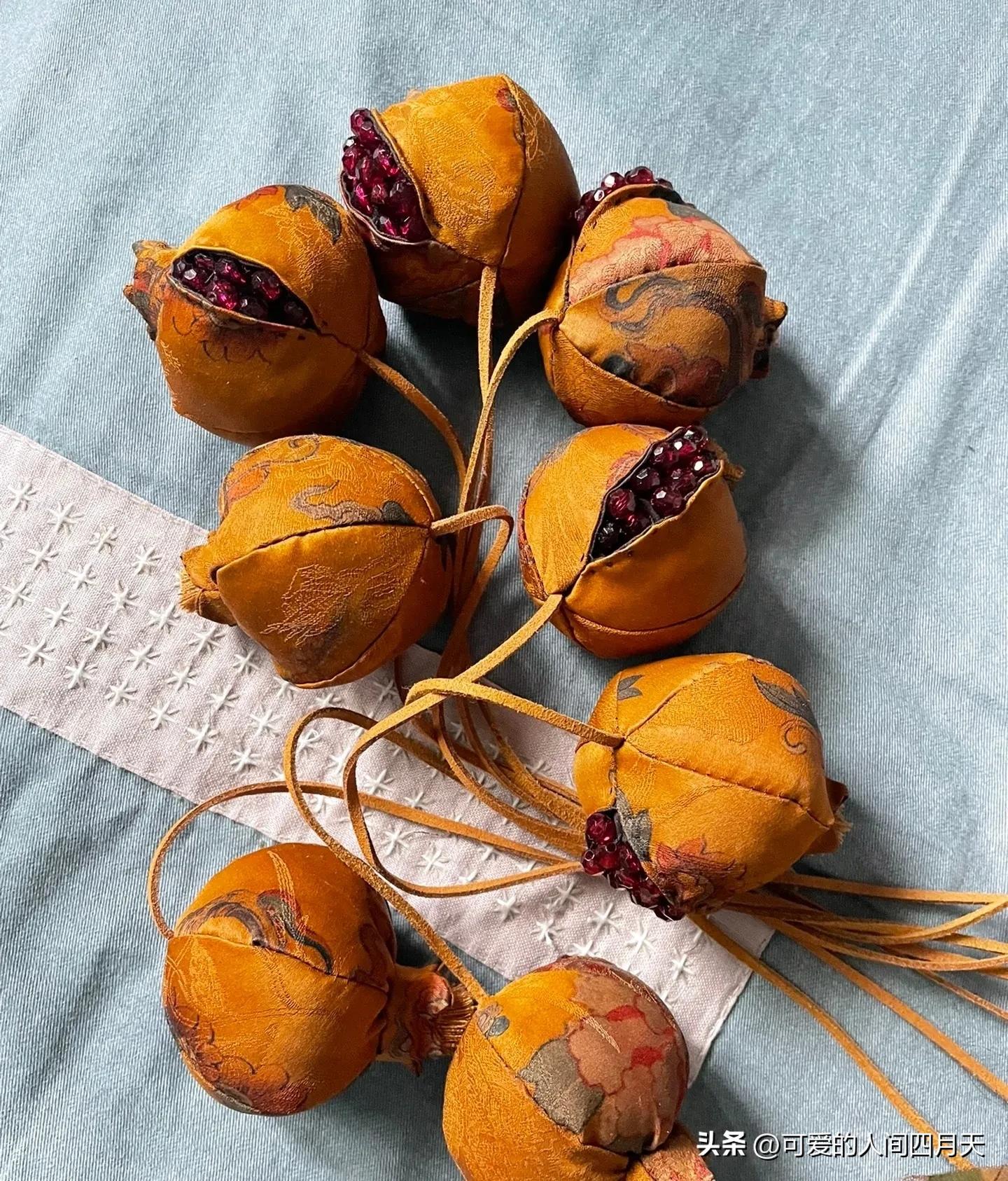 香云纱挂件图解,结籽石榴小挂件