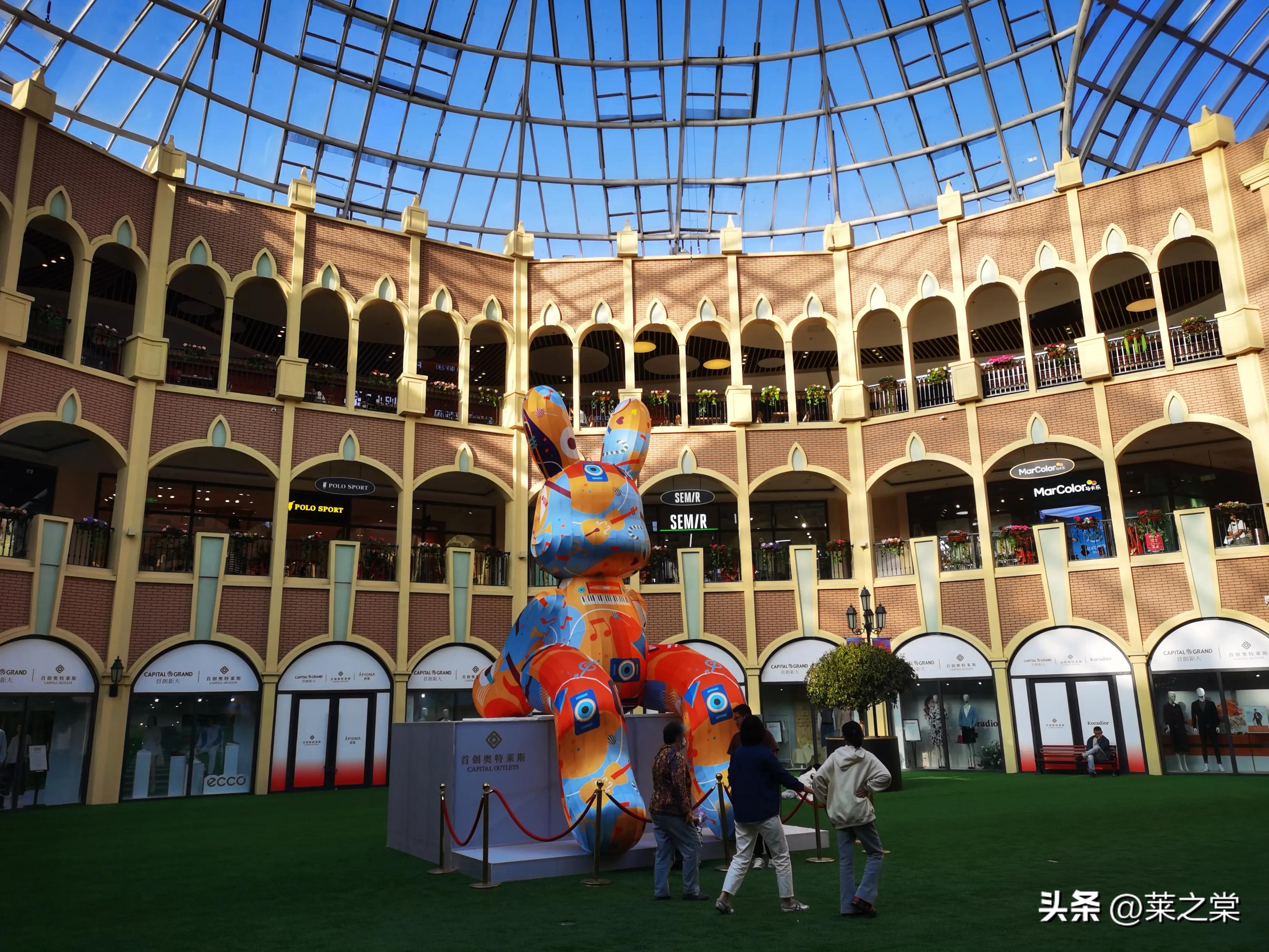 青岛的这家国际品牌卖场开业了,颇具国外风情