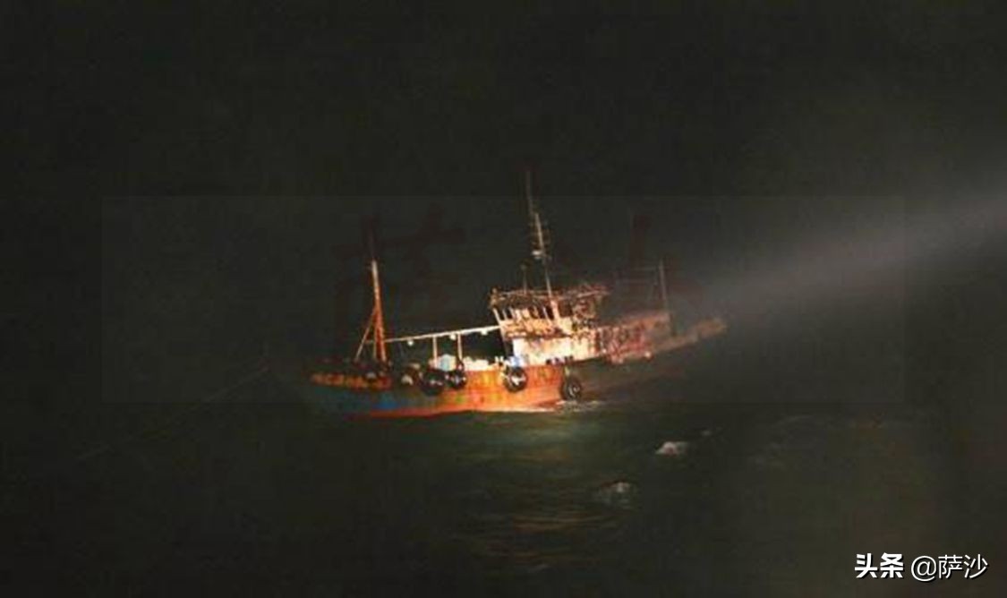 游轮抢劫案23人被杀,海盗抢劫杀害船员