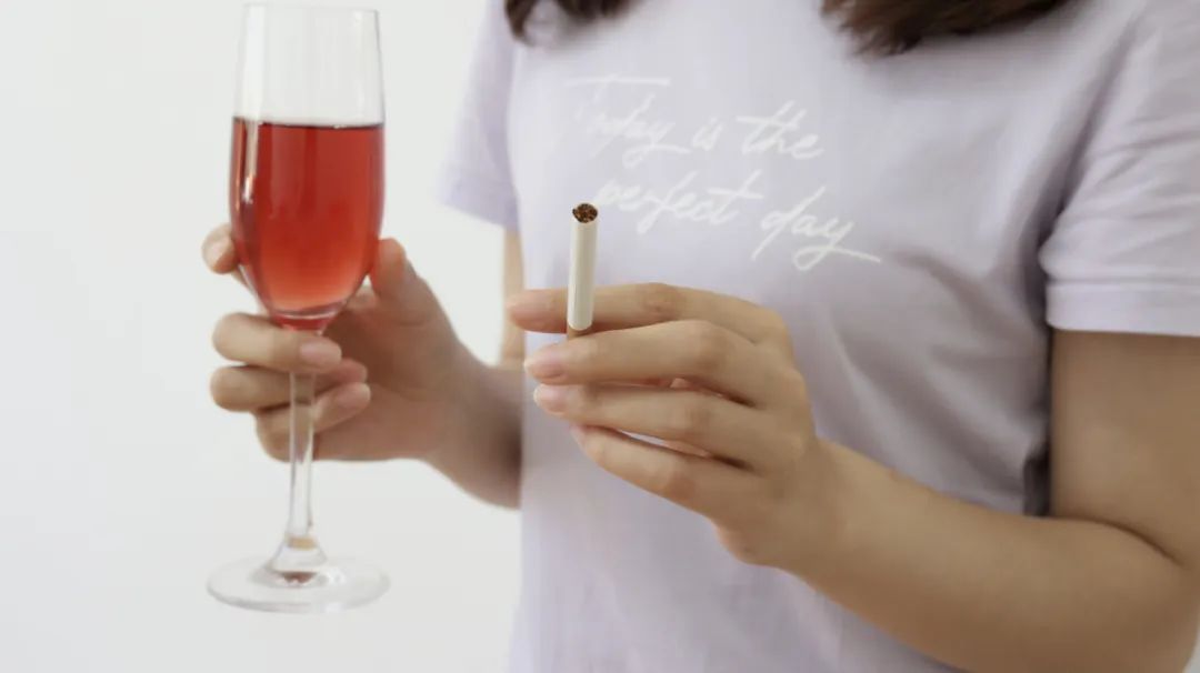 睡觉打呼噜神奇止鼾妙招,睡觉止鼾几个小动作