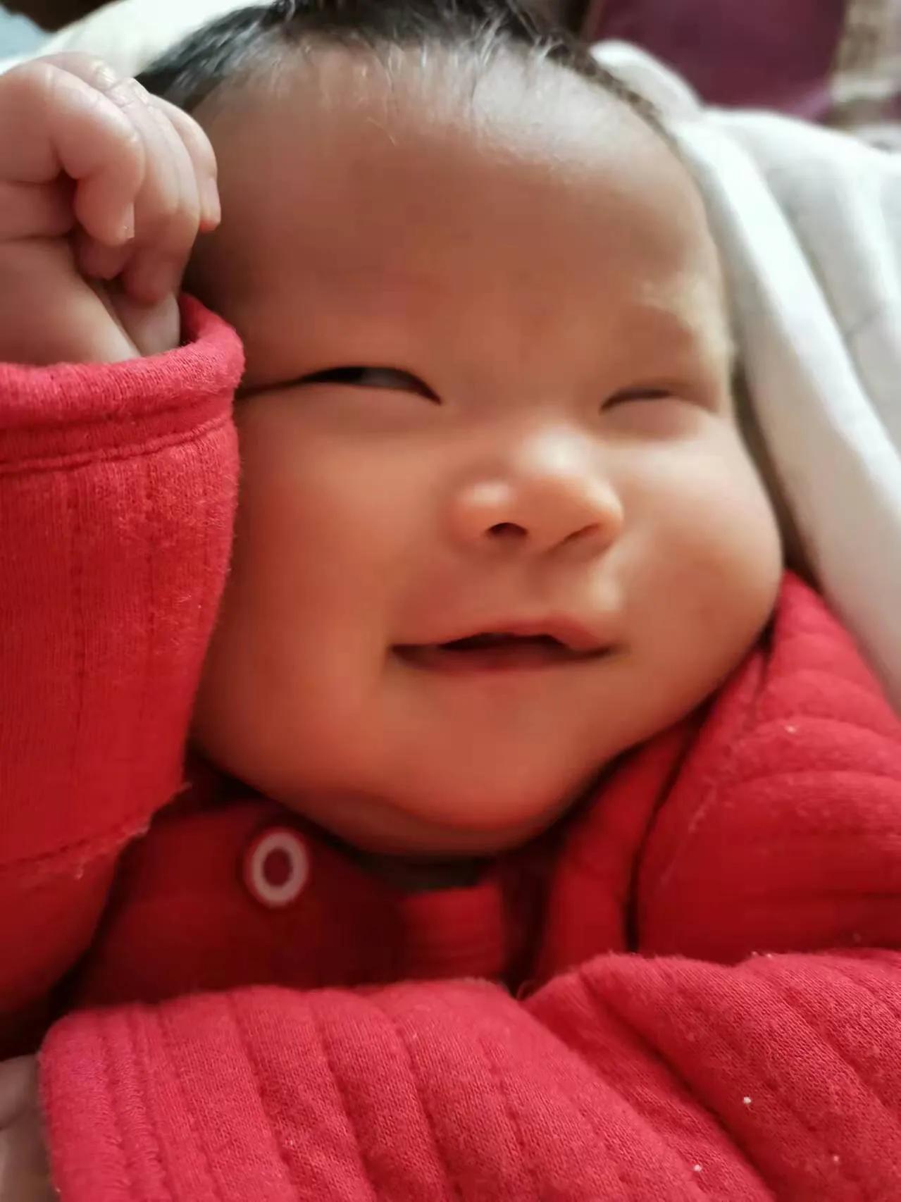 月子里20天的宝宝睡眠减少,宝爸宝妈要注意了孩子说话晚