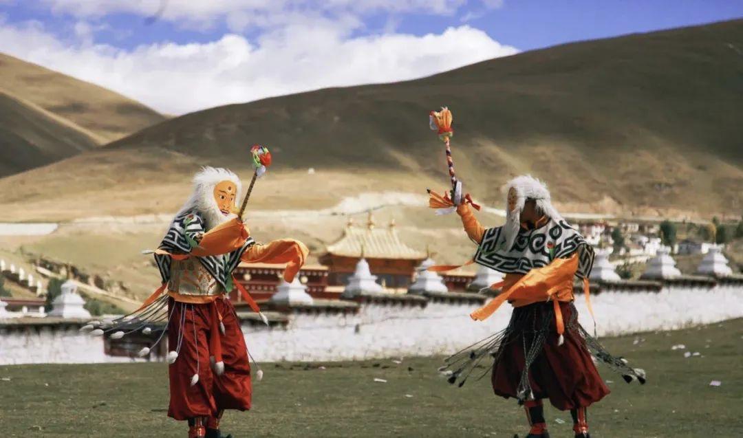 火出圈啦,甘孜文旅局长化身侠客火出圈