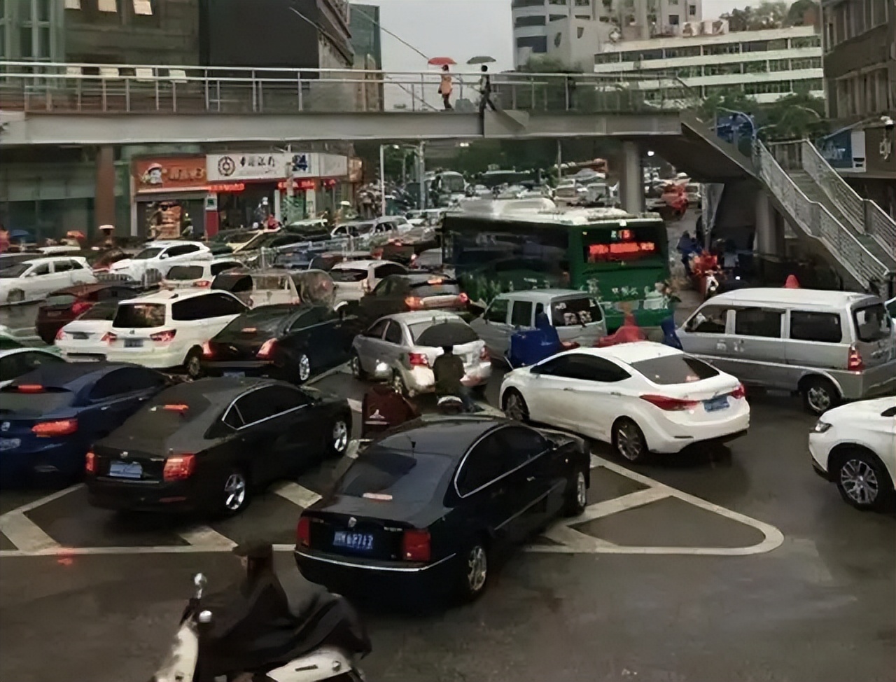 96年台湾富家女与*小平邓**警卫员订婚，女方母亲：台湾娶妻要100万