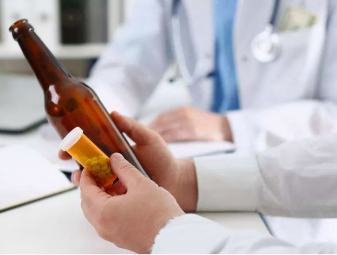 ED与年龄有关系吗？阿伐那非有效改变尴尬境地，喝酒可以服用吗？