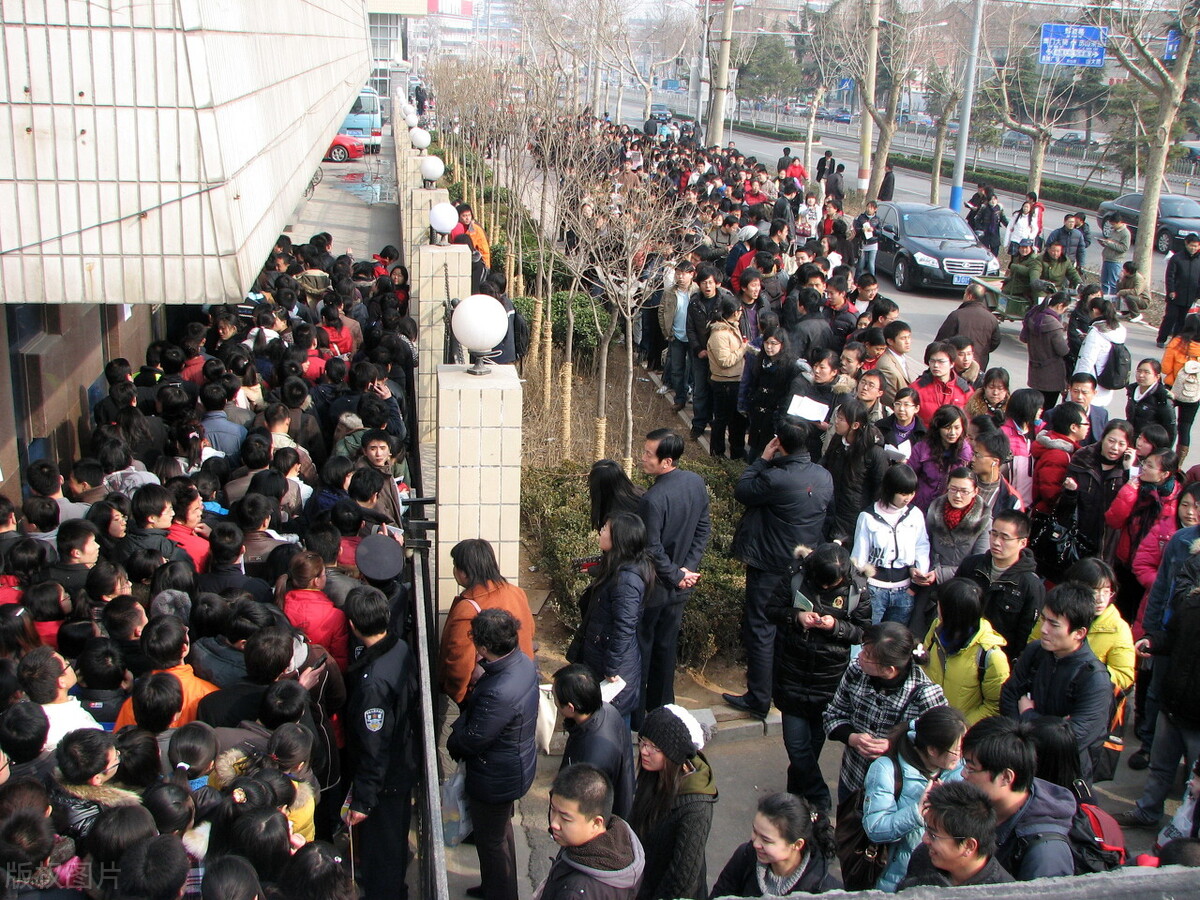 报考公务员人数越来越多吗,报考人数逐年增加