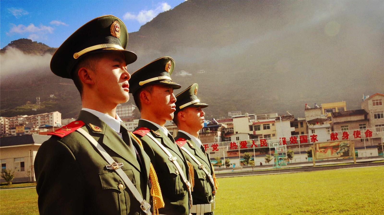 警察和军人谁官职大,警察和军人哪个正义