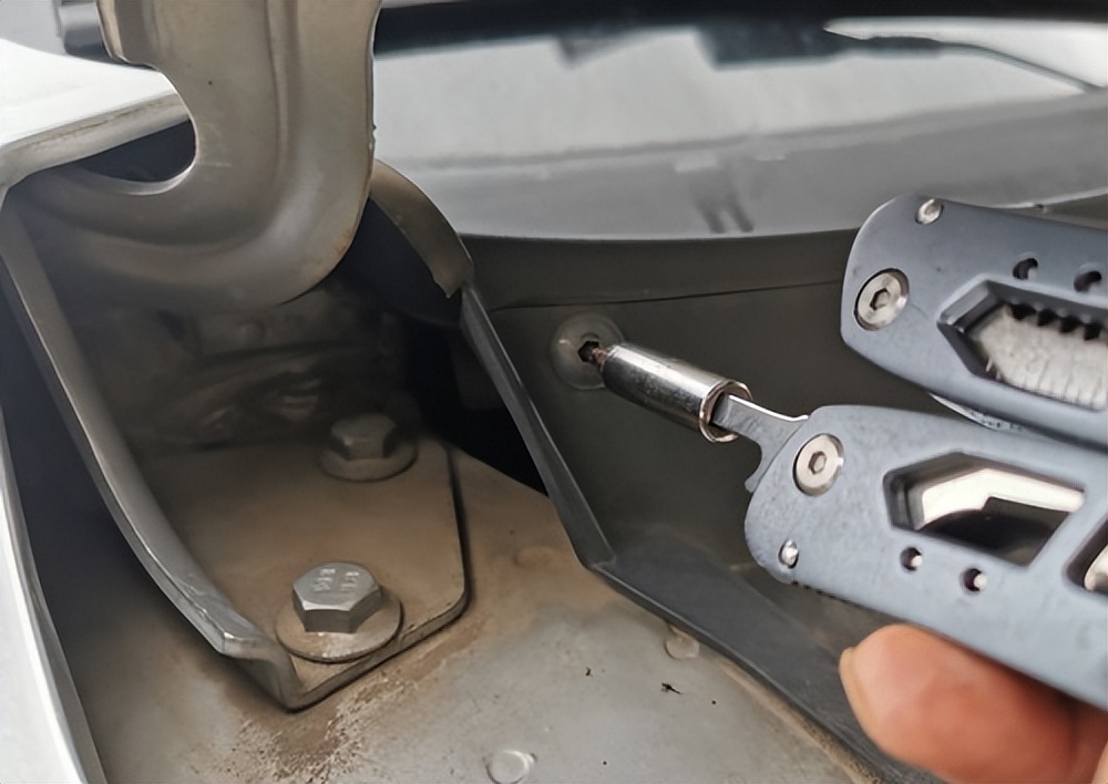 车内空调异味刚换的空调滤芯,车里有异味换空调滤芯管用吗