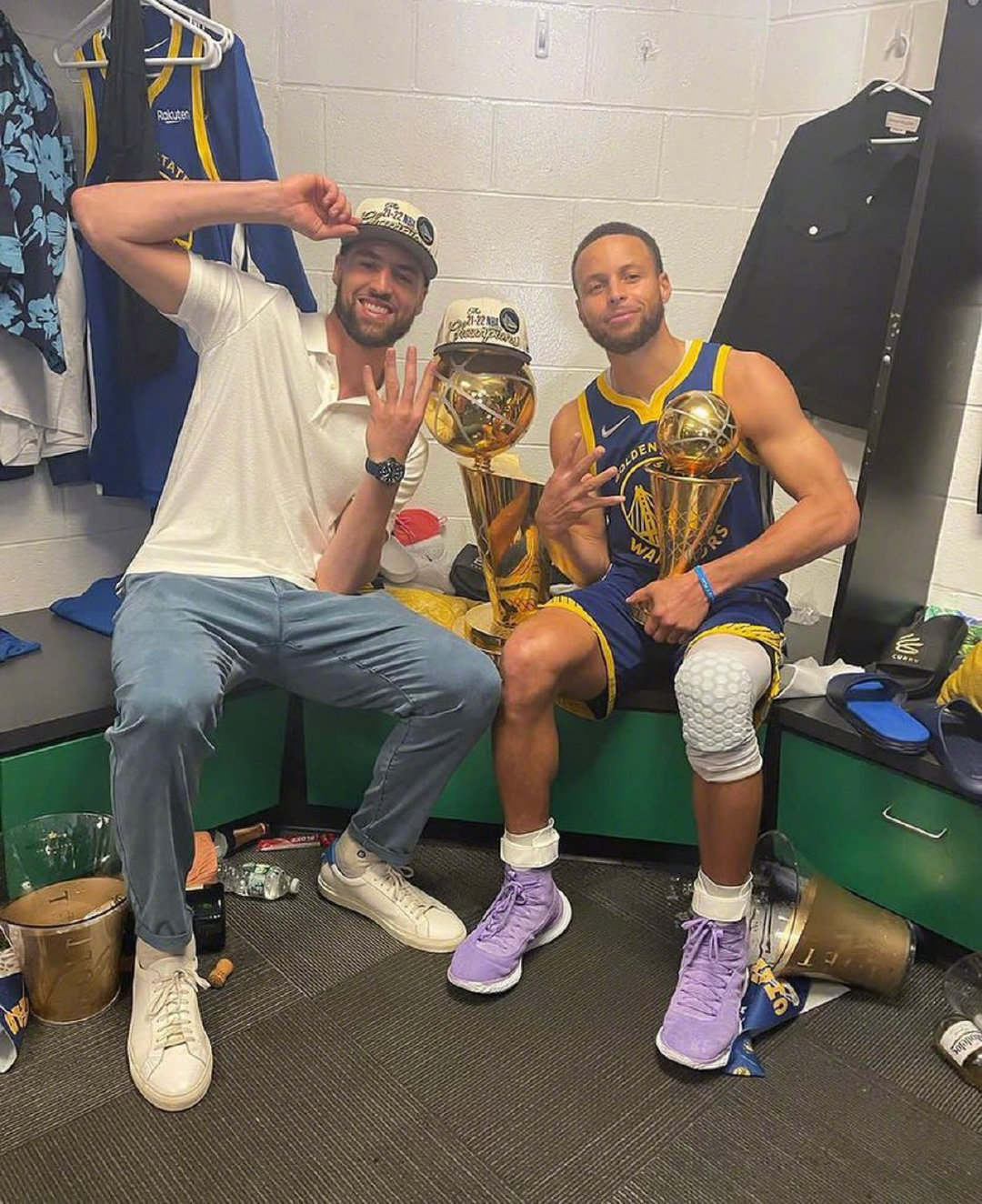 库里四次夺冠数据,库里再夺一冠安德玛