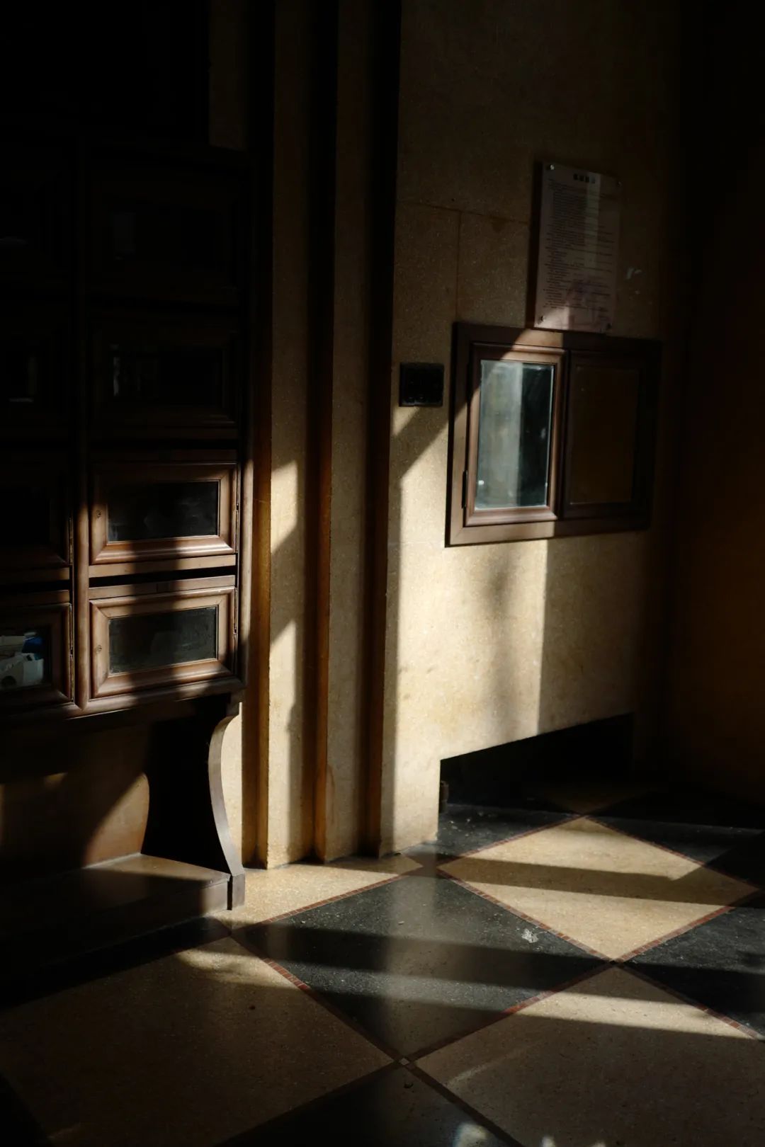 探访100个年轻人的家,居家办公如何克服父母的干扰