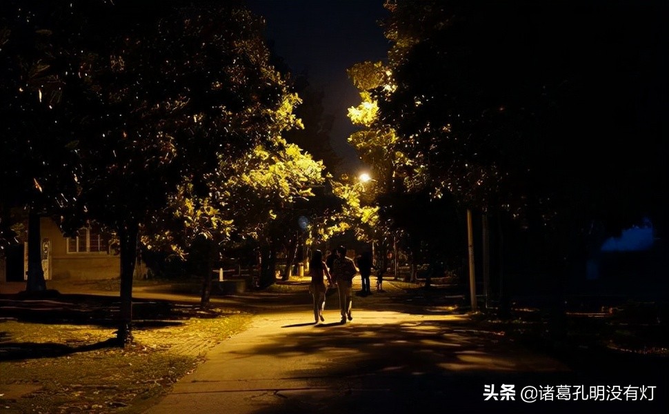 职场：我是90后，放弃年薪60万做直播，两年赔700万，而后遇见她