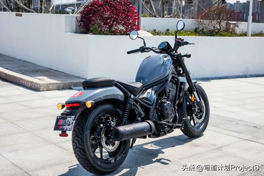 28990元起,更加接近原著,黑武士CM550上市