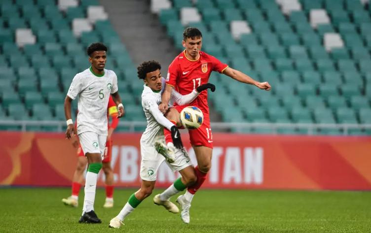 艾菲尔丁踢沙特助攻,艾菲尔丁与沙特对抗