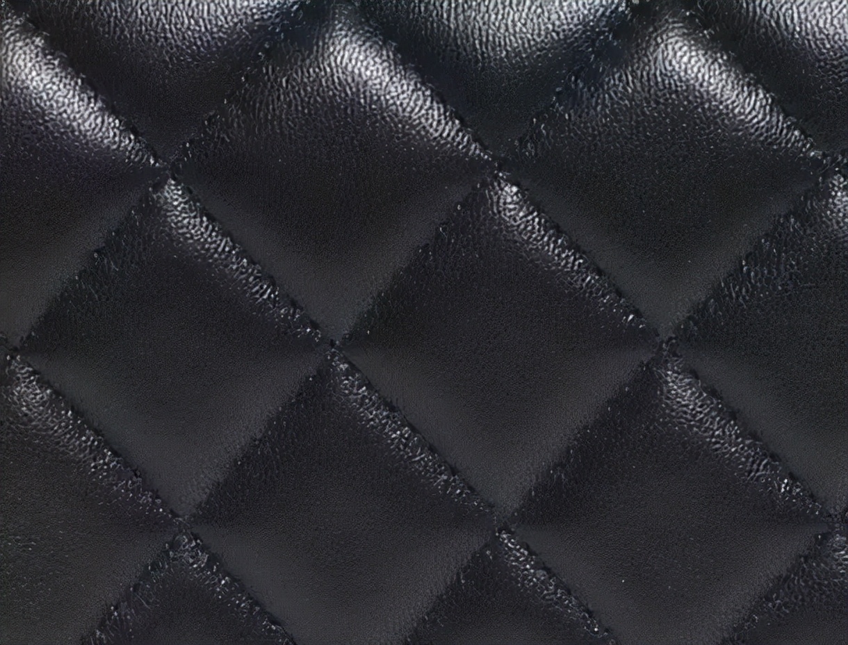 香奈儿鱼子酱的大球皮是什么皮质,香奈儿cf小号皮质是硬的还是软的