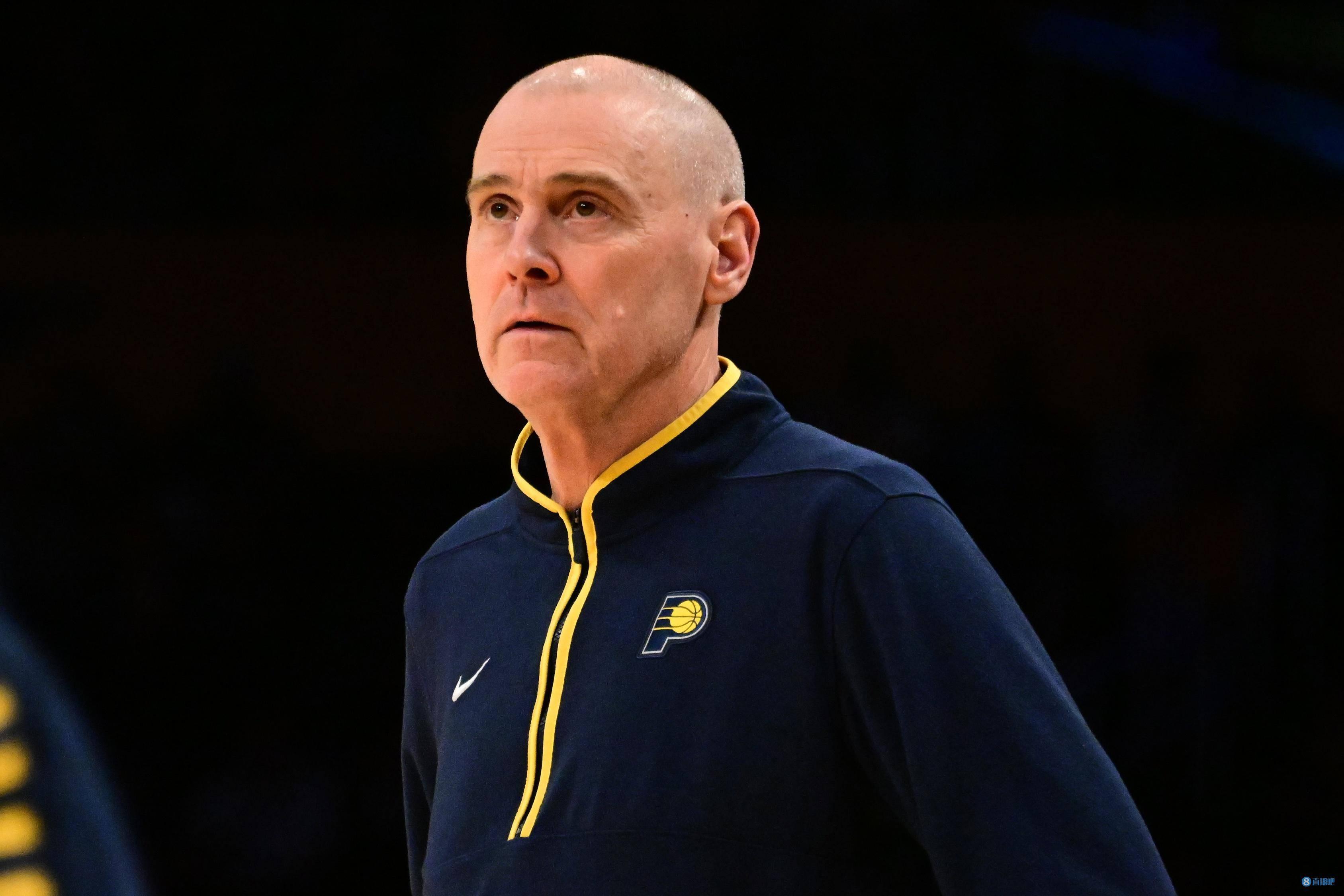 裁判偏袒湖人!冠军教练不满,罚球差5倍,詹姆斯闹事终于有回报