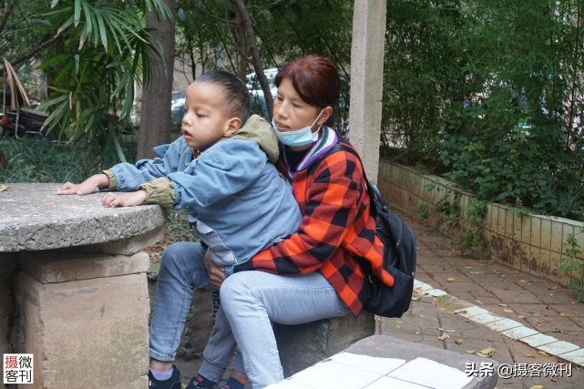 男童重病垂危妈妈哭,两岁男童罹患怪病