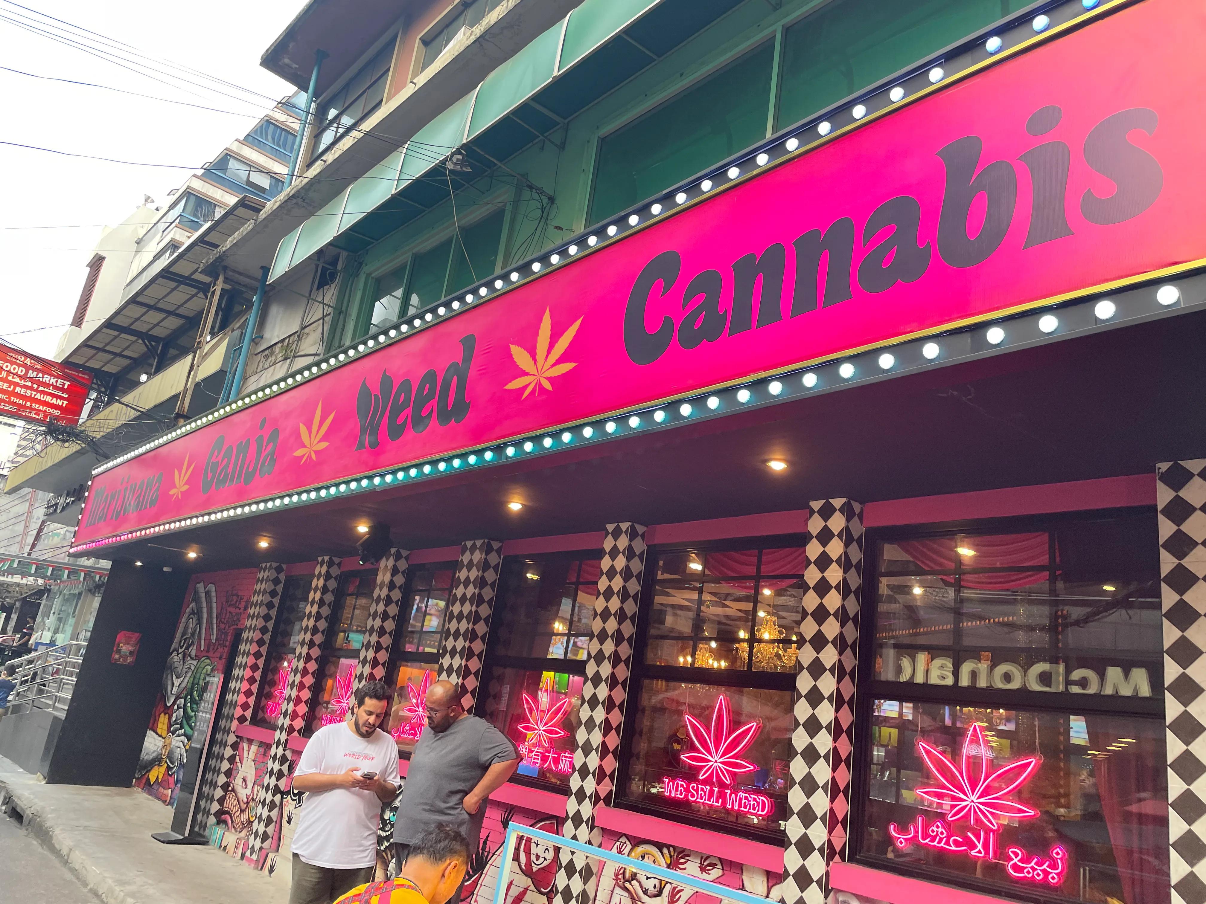 泰国曼谷娜娜街,泰国曼谷酒吧街巴卡拉